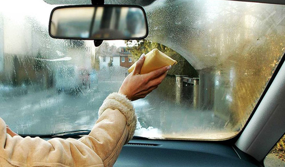 Стекла в автомобиле больше не запотевают: делюсь своим методом решения проблемы
