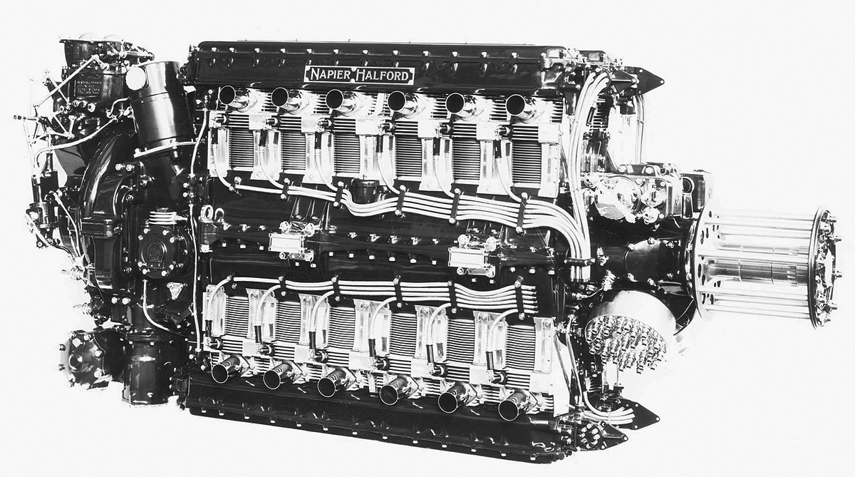 двигатель Dagger III с отдельными выхлопными патрубками и множеством компонентов, которые для демонстрации были хромированы и отполированы до совершенства. Обратите внимание на табличку «Napier Halford» на верхнем корпусе распределительного вала (снимок Napier/NPHT/IMechE)