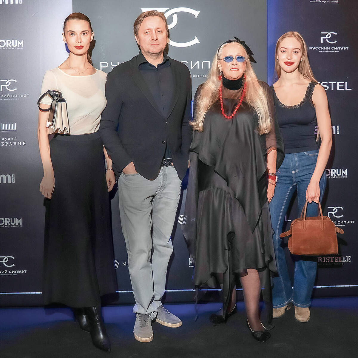    Татьяна Михалкова с сыном Артемом, невесткой Дарьей и внучкой Натальей предоставлено Фондом «Русский силуэт»