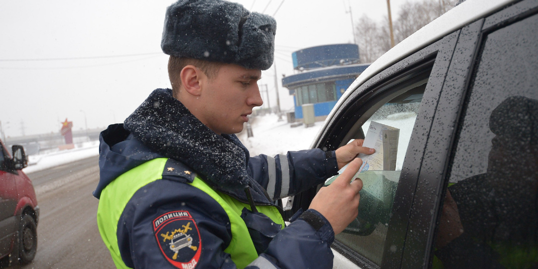 Выезд на встречную полосу или поворот через сплошную: разные нарушения и разные наказания: нюансы законодательства