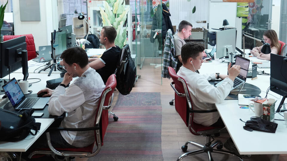     Общественная палата: работу в новогодние дни должны оплачивать в двойном размере ИЗВЕСТИЯ/Эдуард Корниенко