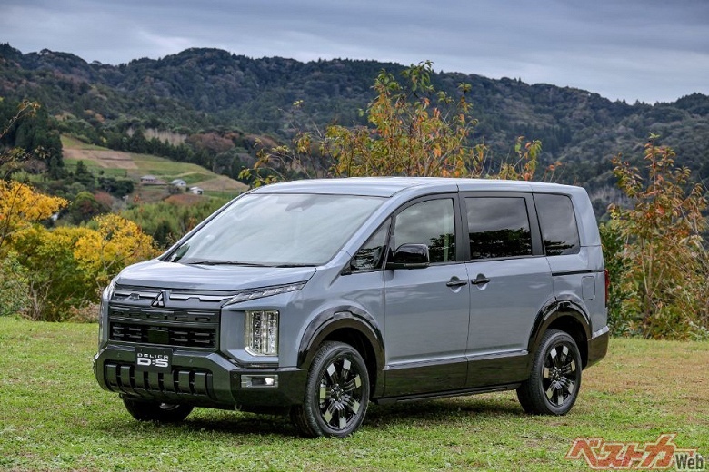    Обновленный минивэн Mitsubishi Delica D:5 на бездорожье с системой полного привода S-AWC