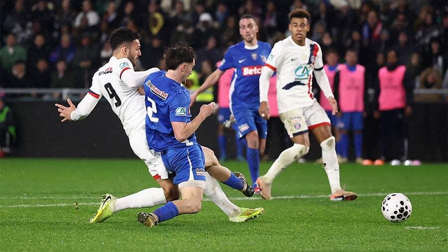    Фото: REUTERS/Stephane Mahe