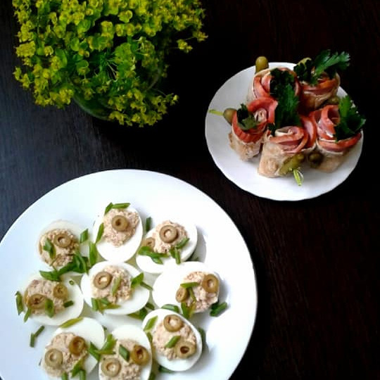 Яйца, фаршированные тунцом