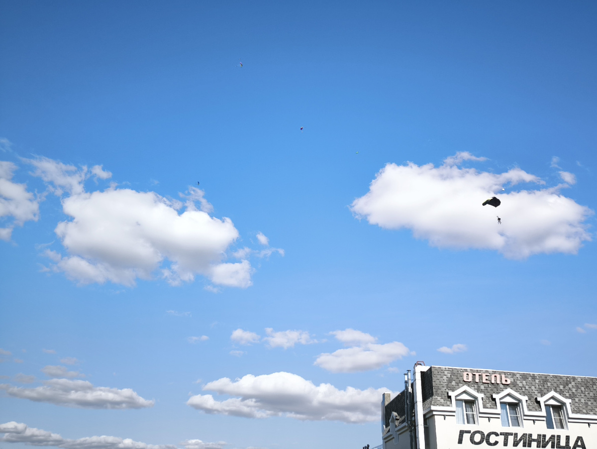 Полёты над территорией центра парашютного спорта