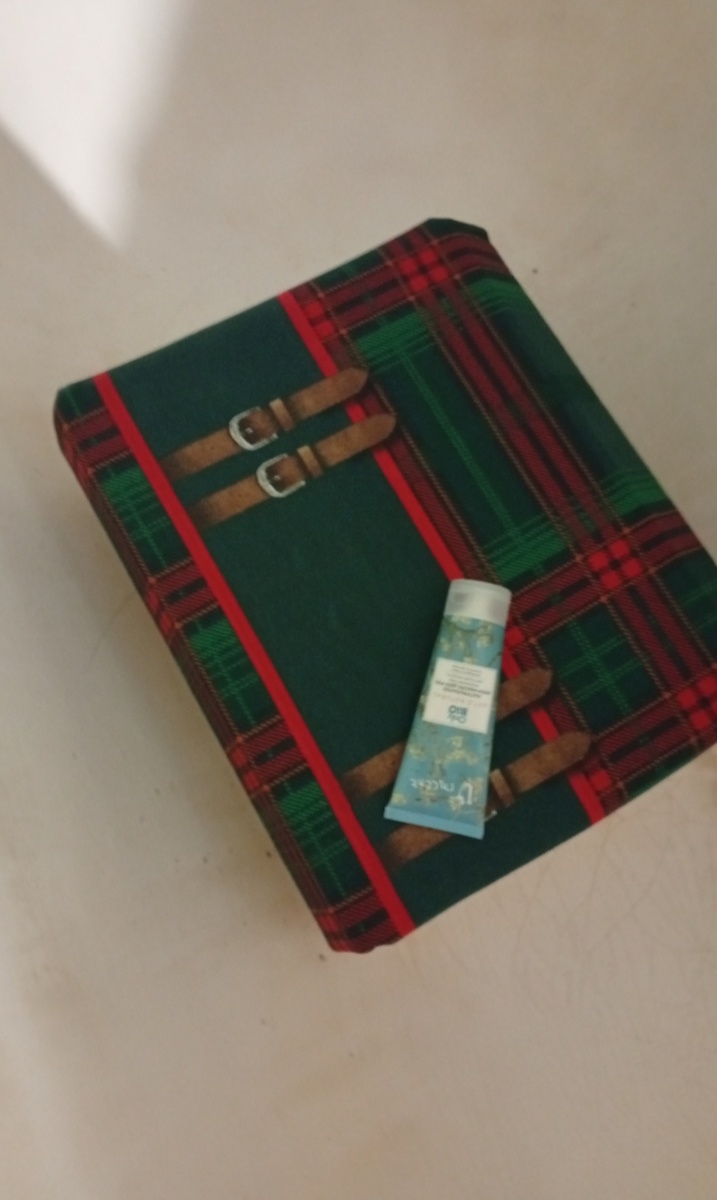 Это 1,5 спальное. Когда застилать буду - сфотографирую. 