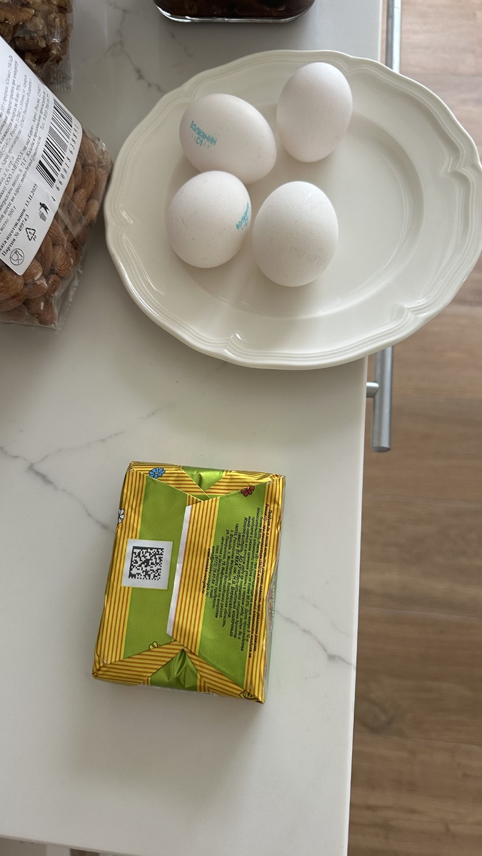 Первый раз я брала 4 яйца, во второй 3 яйца