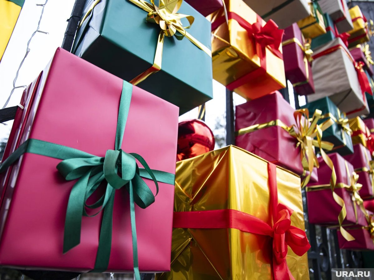     Законом не ограничено количество подарков, которые можно преподнести учителю