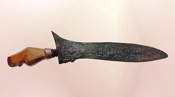 Крис Буда: самый первый крис выглядит как неумелая поделка