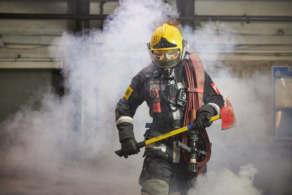    В ликвидации пожаров и последствий ДТП было задействовано 52 спасателя. Николай ОБЕРЕМЧЕНКО