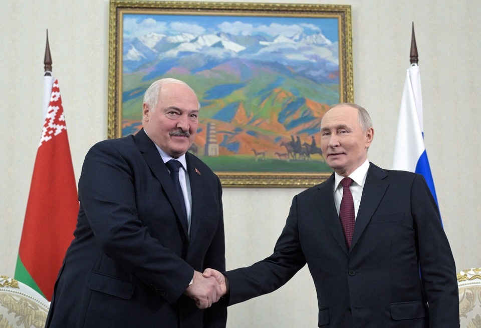    Лукашенко совершит рабочий визит в Санкт-Петербург, где встретится Путиным REUTERS