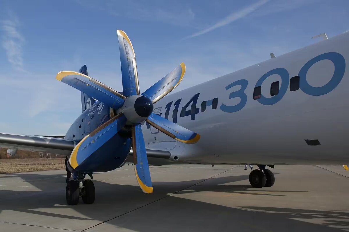   Ил-114-300