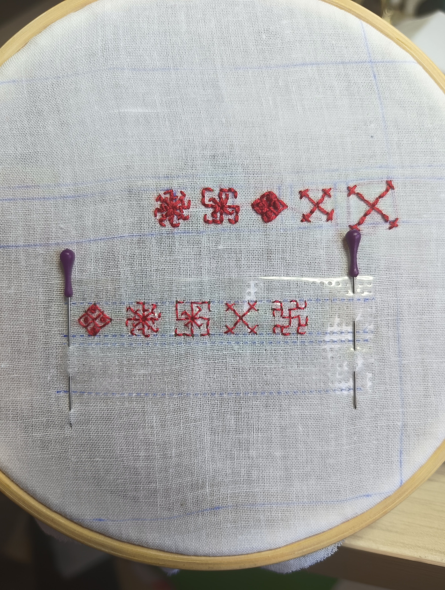 Это тренировочная вышивка, но тут хорошо видно, что из себя представляет плёнка