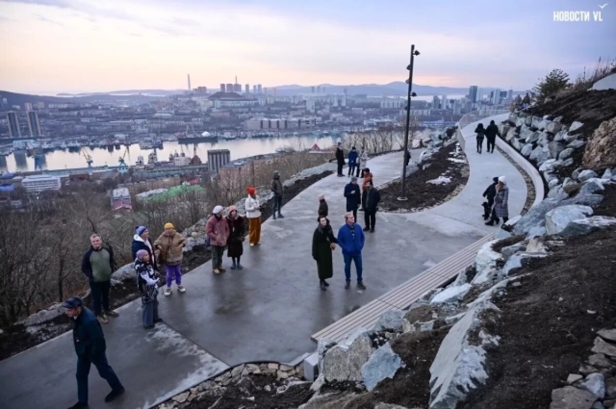    Зимний фестиваль в Нагорном парке Владивостока открыл «Дом со льдом»