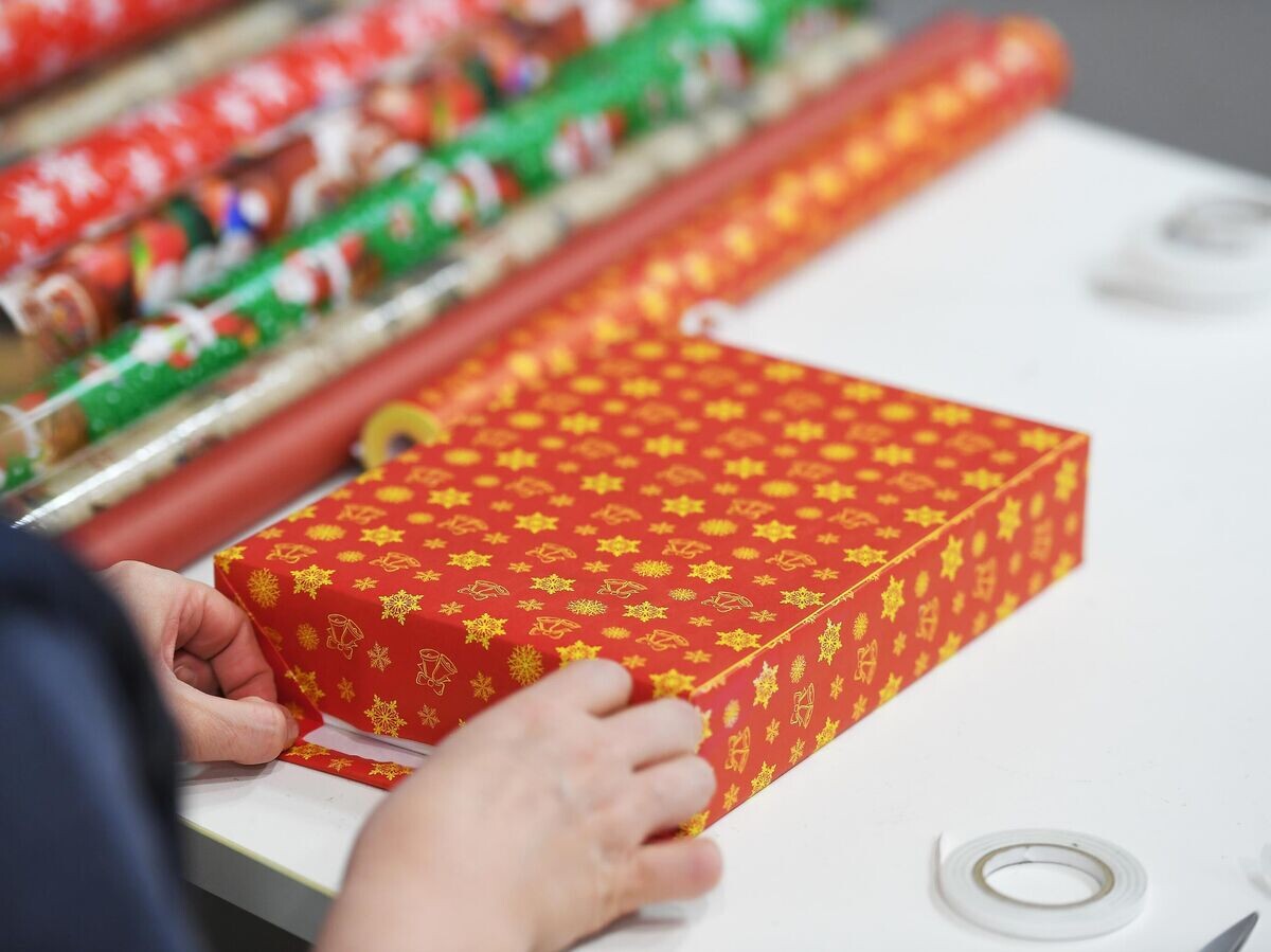   Упаковка подарков | © РИА Новости / Светлана Шевченко