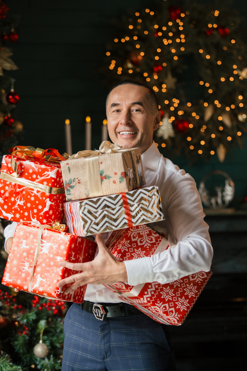 34 года бизнес-практики
Президент API (Ассоциации профессиональных интернет -предпринимателей
Действующий предприниматель
Бизнес-стратег
Эксперт в области наставничества
Помог 452 предпринимателю стать миллионером
Лектор Российского общества «Знание»
Общественный деятель и просветитель в области бизнес-образования
Основатель обучающего сообщества SunTeam International с 1998 года.
лицензии  на осуществление образовательной деятельности  Nº 16-10/5576 