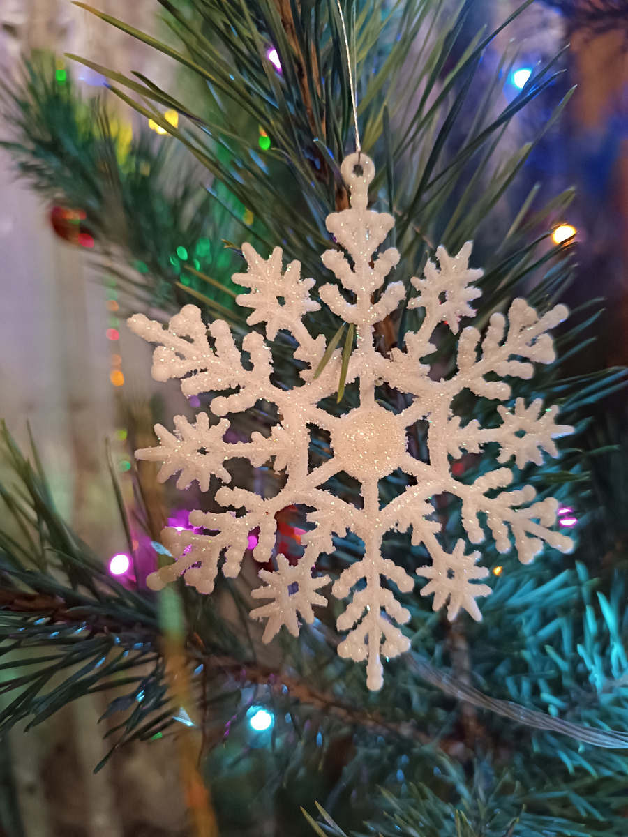 Снежинки пока только такие 🤗