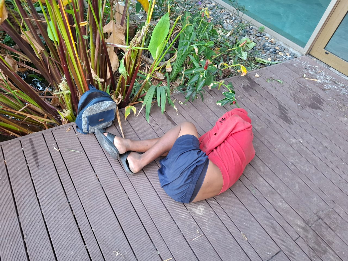 Ночевка около шоу-рума. 