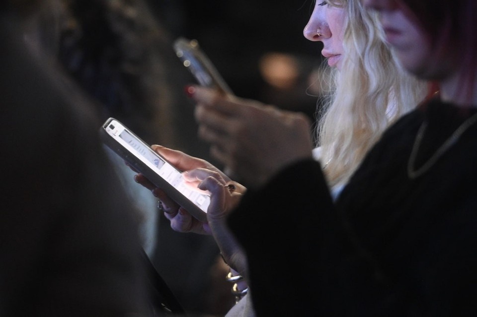    Делимся важными советами, как не остаться без связи в неспокойное время. Алексей БУЛАТОВ