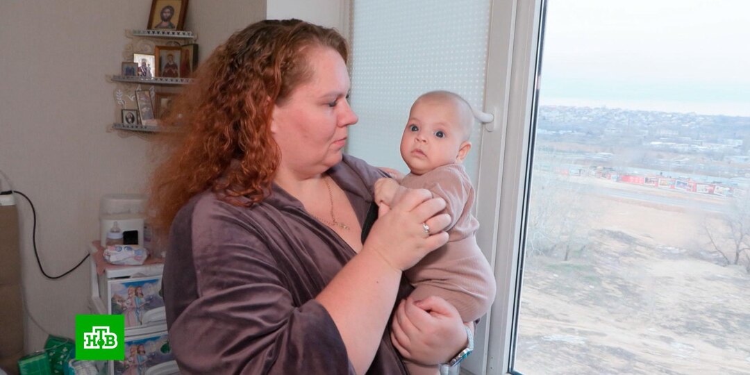 Парализованной из-за опухоли Аделине срочно нужен курс реабилитации