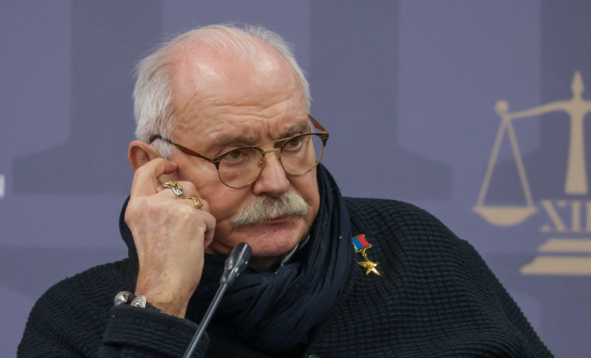Михалков раскритиковал желание матери Королёвой получить российский паспорт