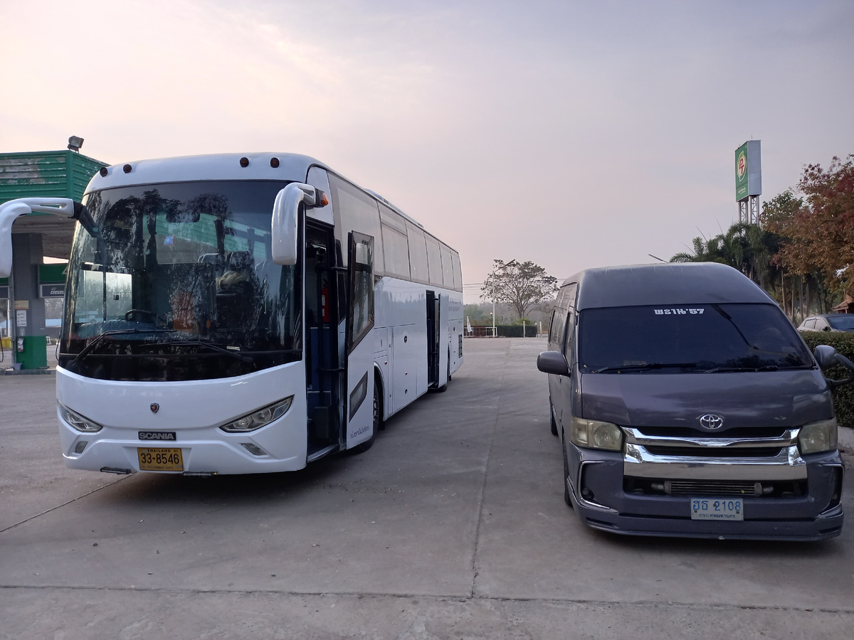 Туристический автобус из Паттайи в Камбоджу. 