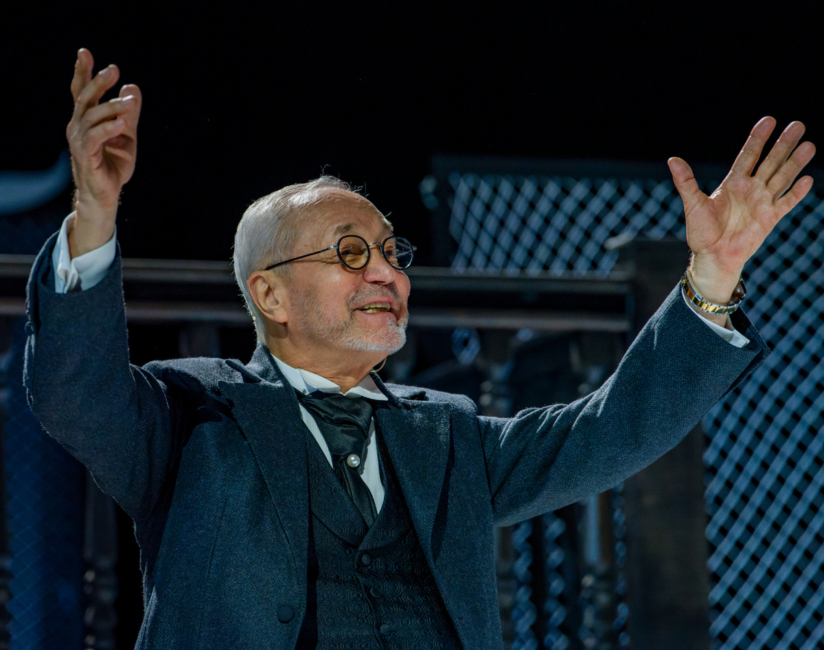 Спектакль "Волки и овцы" Московского академического театра сатиры. Фото. Александра Беланова.