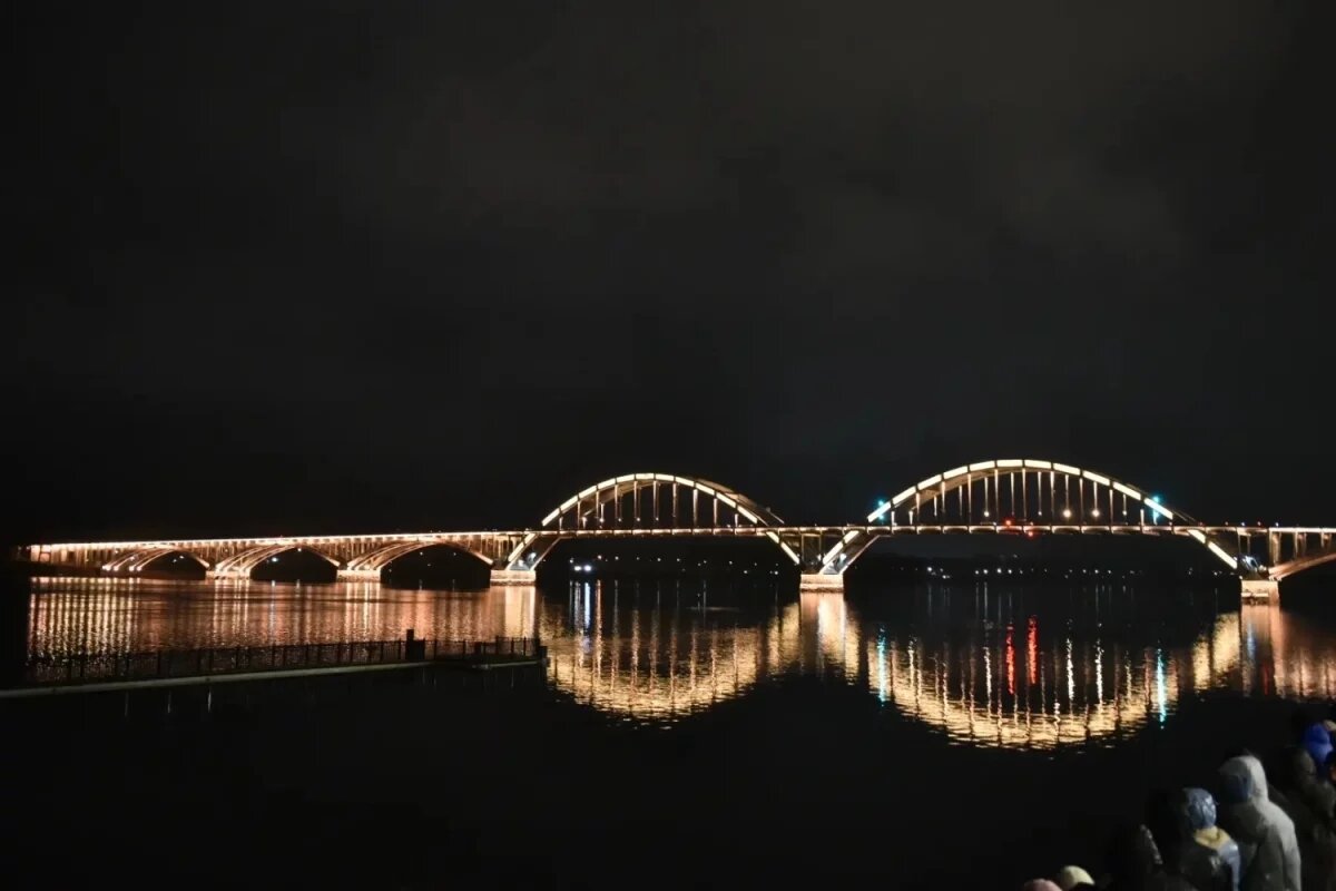    Строительство моста в Рыбинске завершили световым шоу