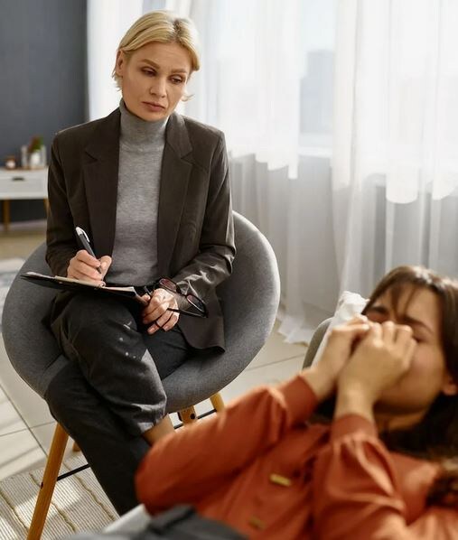 Источник: ЯндексКартинки. Выражение лица этой психоложки говорит само за себя.