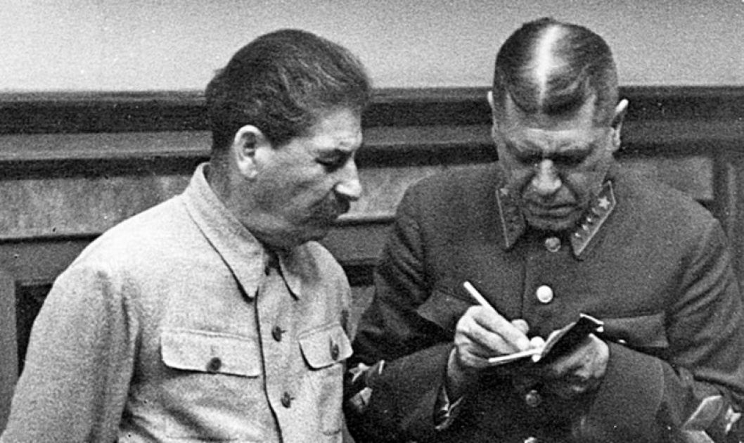 Сталин и Шапошников, тот, который собирал резервы по всей стране для обороны Москвы