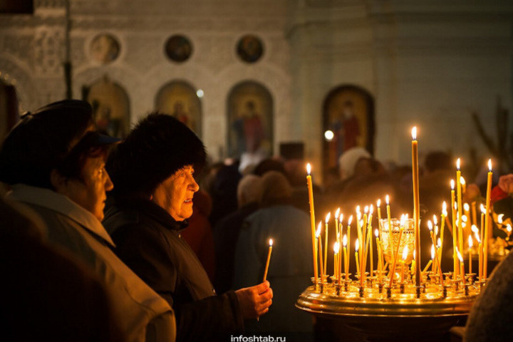 Священник рассказал астраханцам, какие иконы должны быть в доме православной семьи