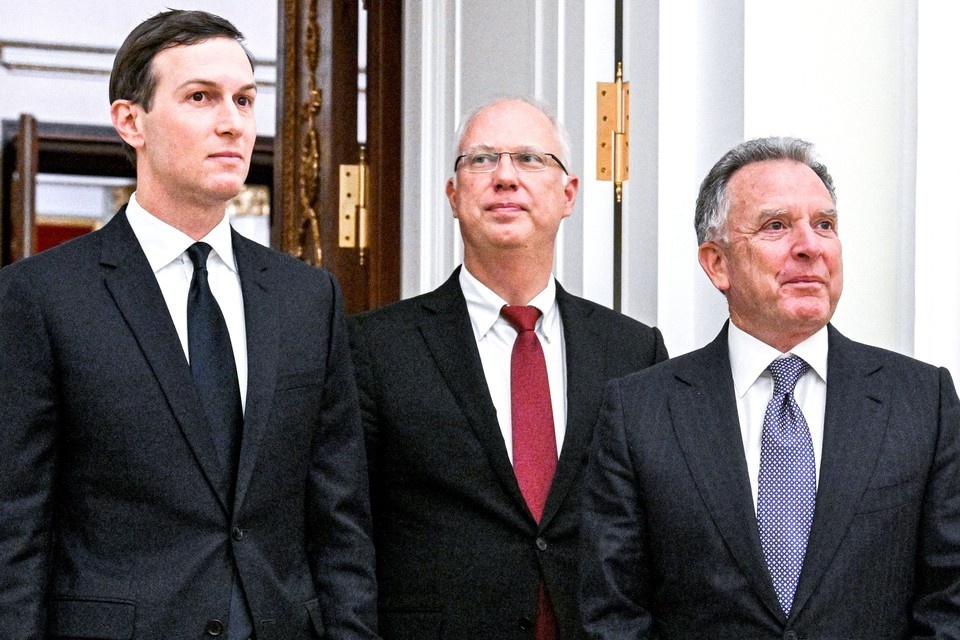    Джаред Кушнер, Кирилл Дмитриев и Стив Уиткофф. Фото: Кристина Кормилицына/POOL/ТАСС