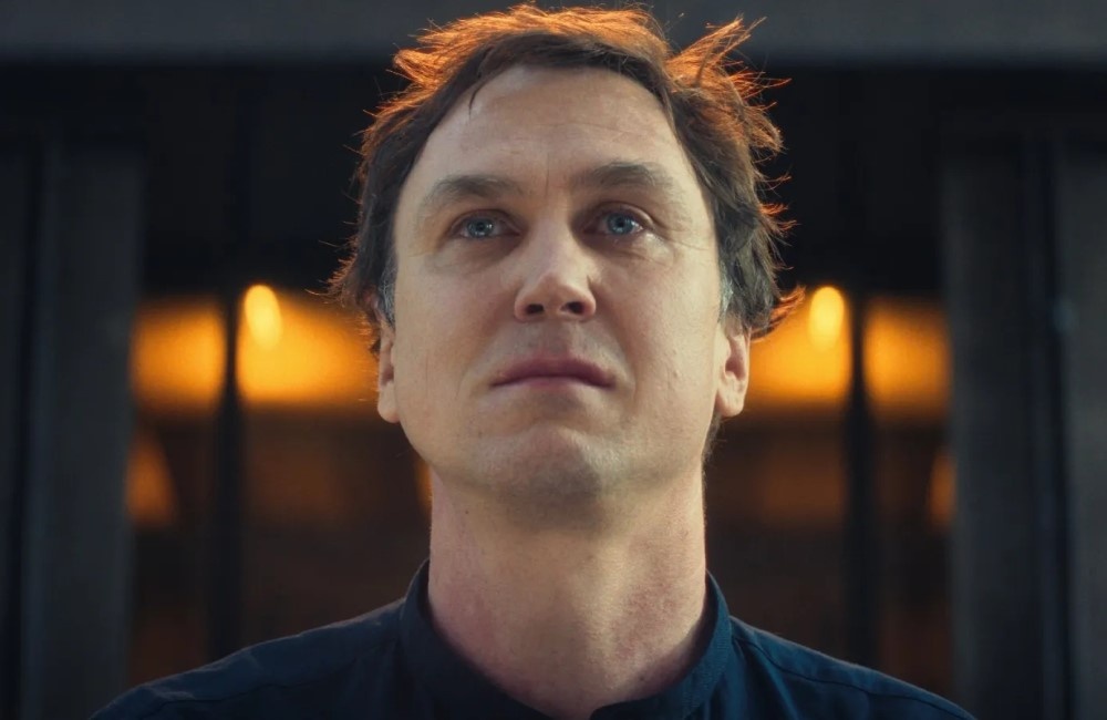     Ларс Айдингер, кадр из фильма «Жизнь» (2024)