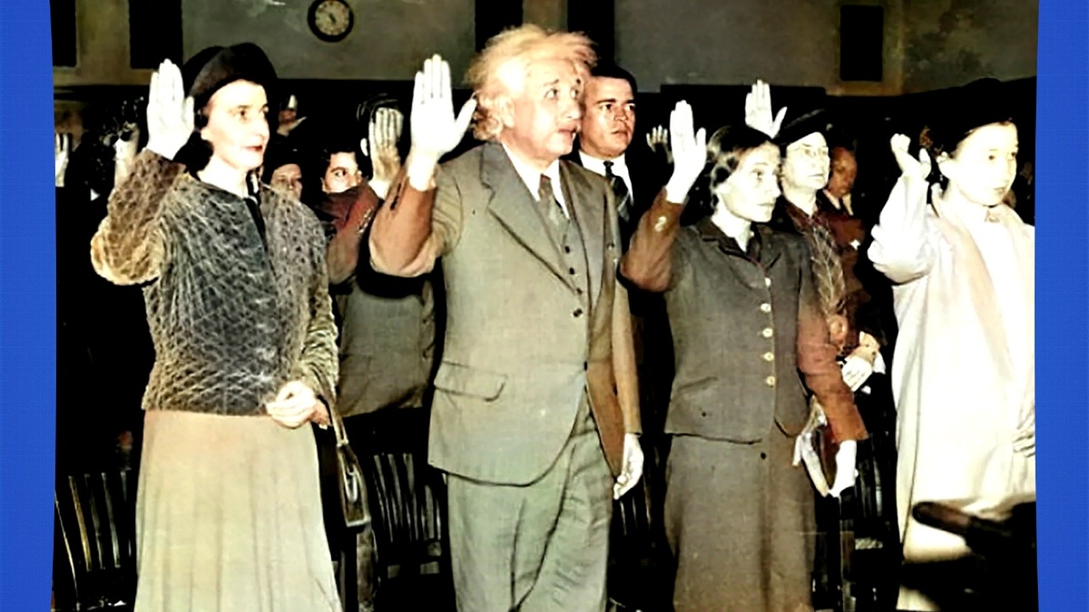 Энштейн принимает присягу на верность США