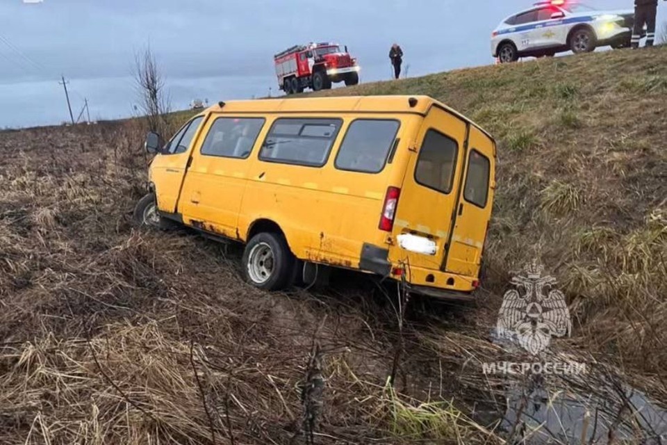    С трассы «Кола» слетела «ГАЗель» с пассажирами. Фото: МЧС Петербурга
