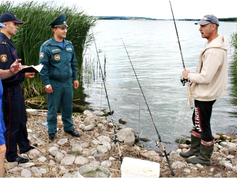 А штрафуют рыболовов-любителей