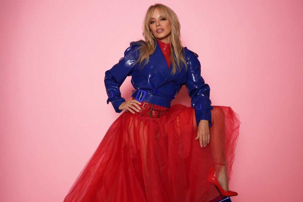    Кайли Миноуг возглавила британские чарты впервые с 2003 года (фото 1)