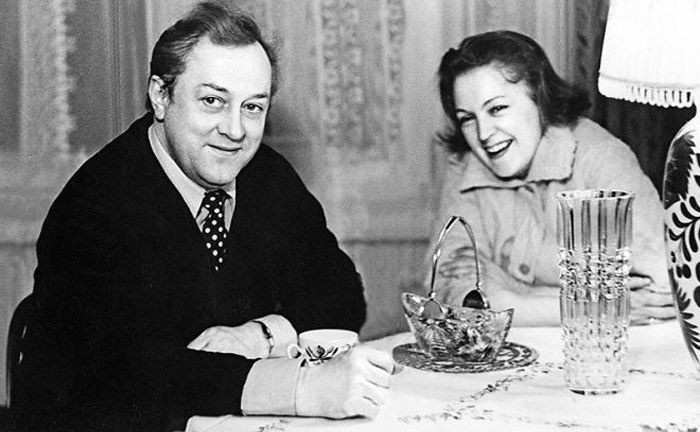 "Судьба в золотой клетке": как жена 45 лет прощала измены и непризнанных детей Владислава Стржельчика