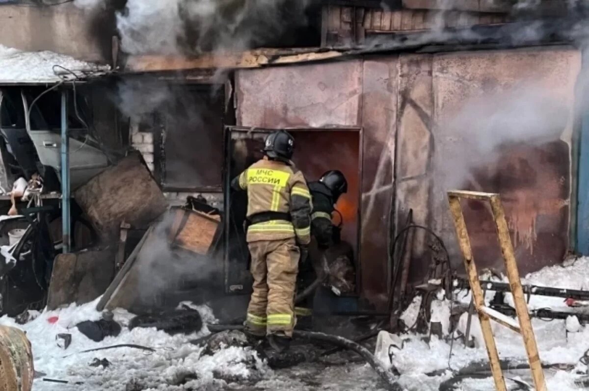    В Челябинске ликвидировано открытое горение на пожаре в автосервисе