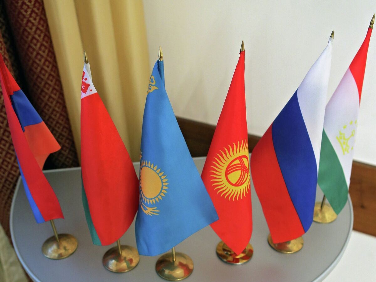    Флаги стран участниц Организации Договора о коллективной безопасности. Архивное фото | © РИА Новости / Виталий Белоусов
