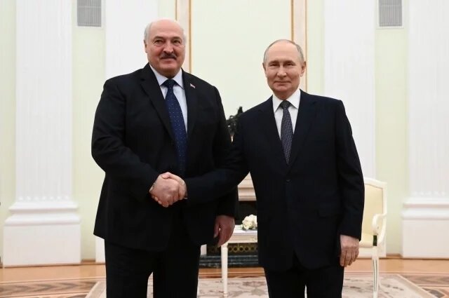    Зачем Лукашенко приехал в Петербург?