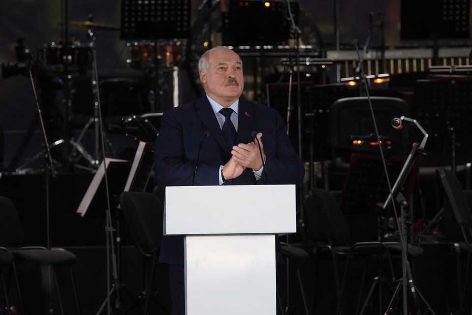    Александр Лукашенко прибыл в Петербург на саммит. Вероника ОВСЯННИКОВА