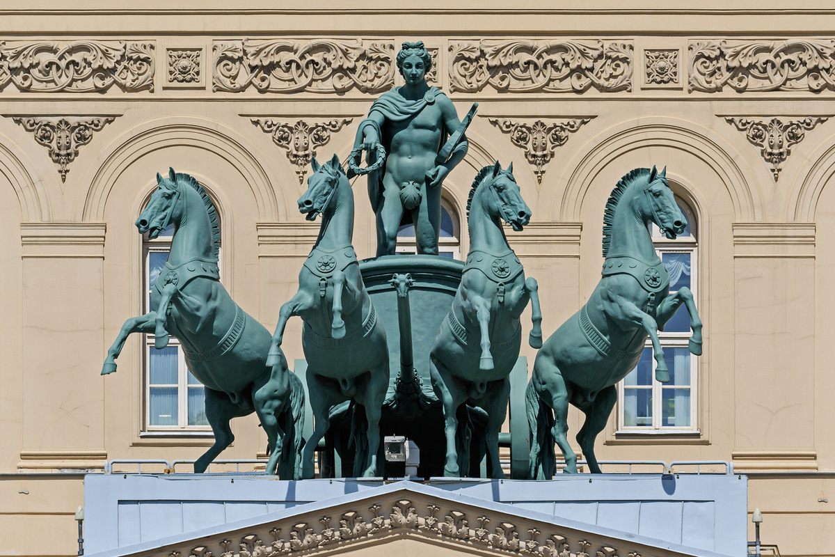 Квадрига Аполлона работы знаменитого скульптора-анималиста Петра Клодта — один из символов Большого театра. Фото: A.Savin / Wikimedia