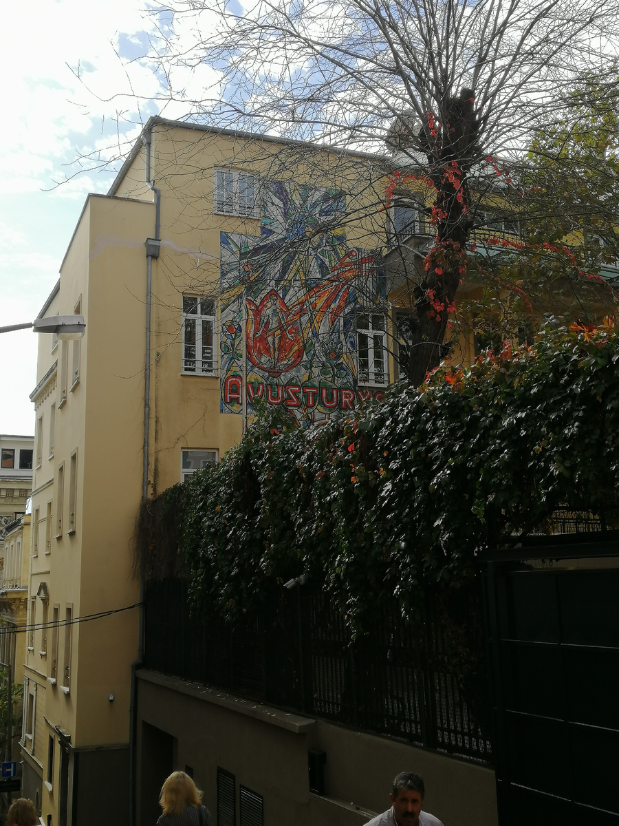 Улица Берекетзаде Медресеси: здание школы