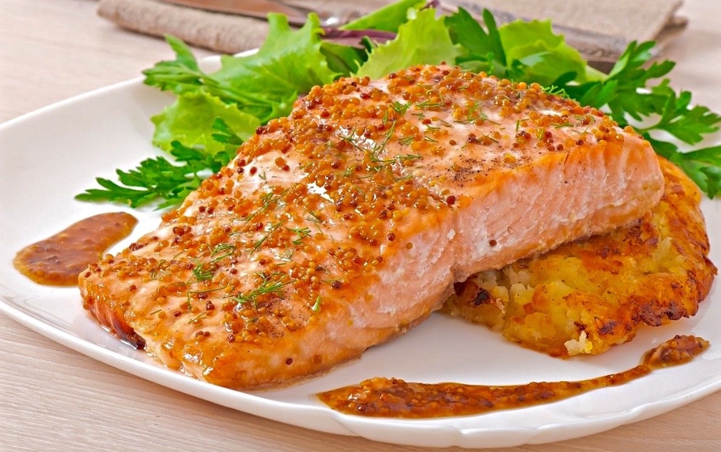 Запеченная семга в горчичном маринаде.