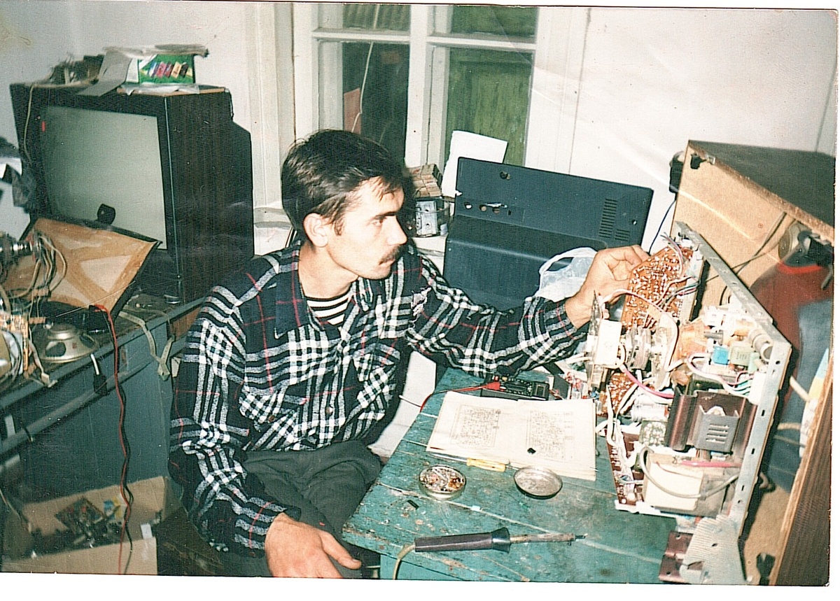 Автор, собственной персоной, за творчеством...