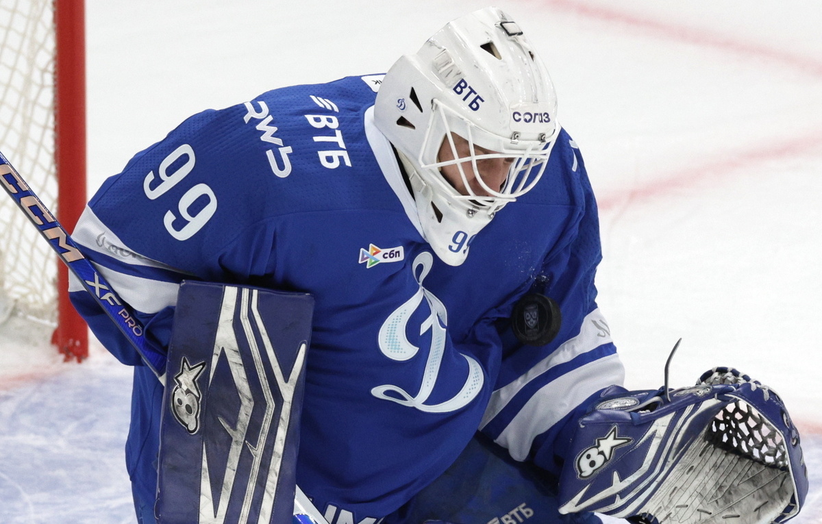    Вратарь "Динамо" Максим Моторыгин  Михаил Синицын/ТАСС