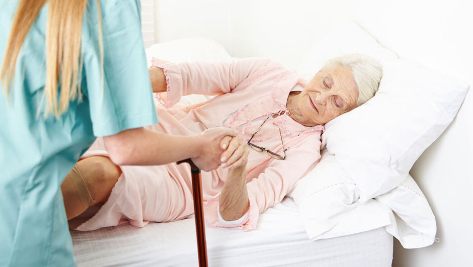 Почему человек после инсульта не может встать с кровати: 5 причин, о которых родственники не догадываются