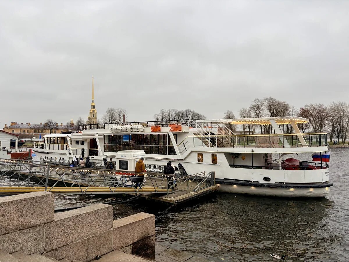    Теплоход "Шустрый Бобёр" готовится к первому рейсу. Фото: АТОР