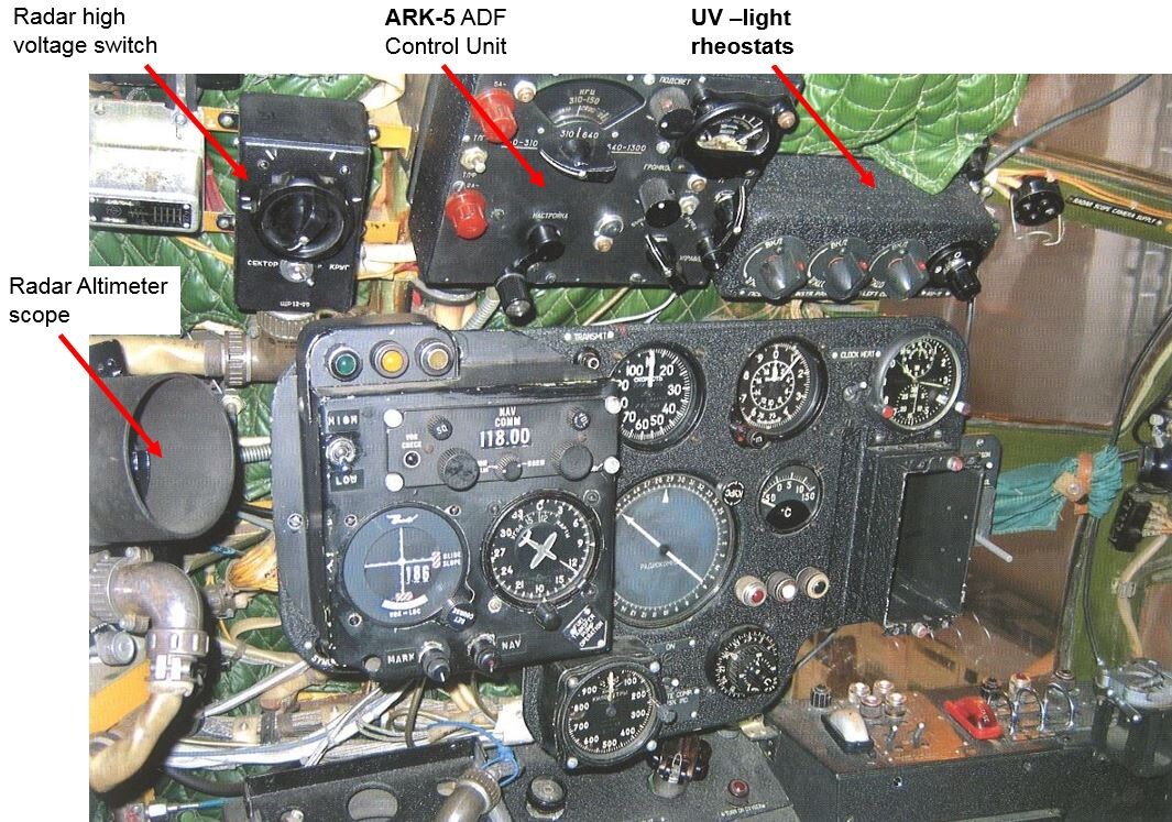 К сожалению, нашел фото кабины штурмана только экспортного ИЛ-28 финских ВВС с указанием приборов.
